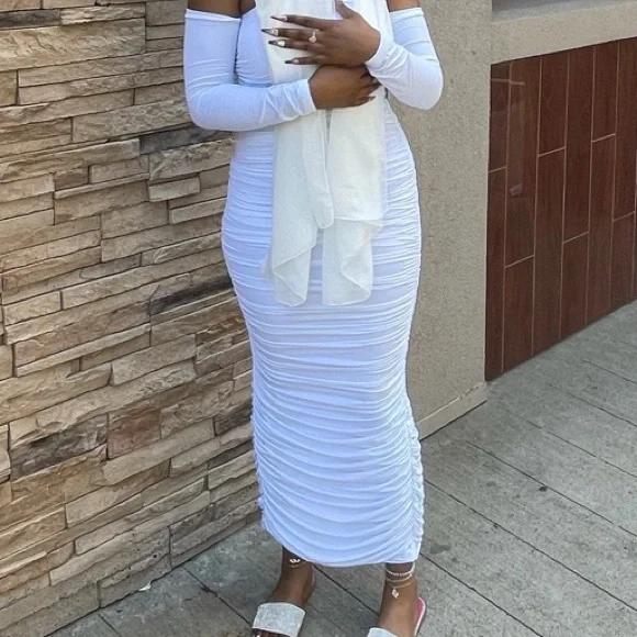 white long beautiful dress - Picture 2 of 2